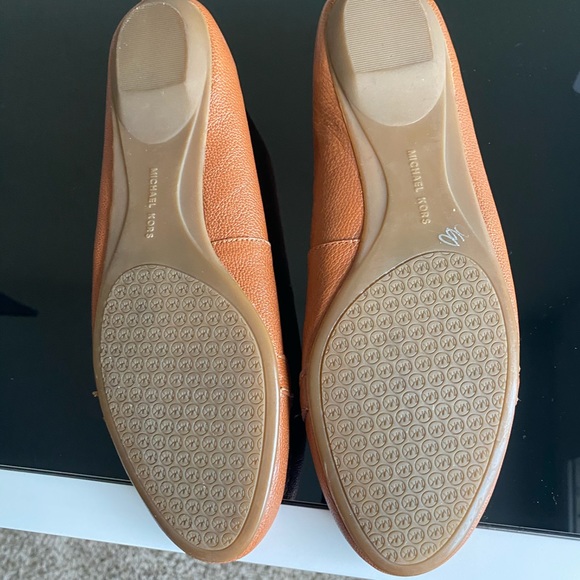 Michael Kors Size 8 brown flats - Picture 3 of 3